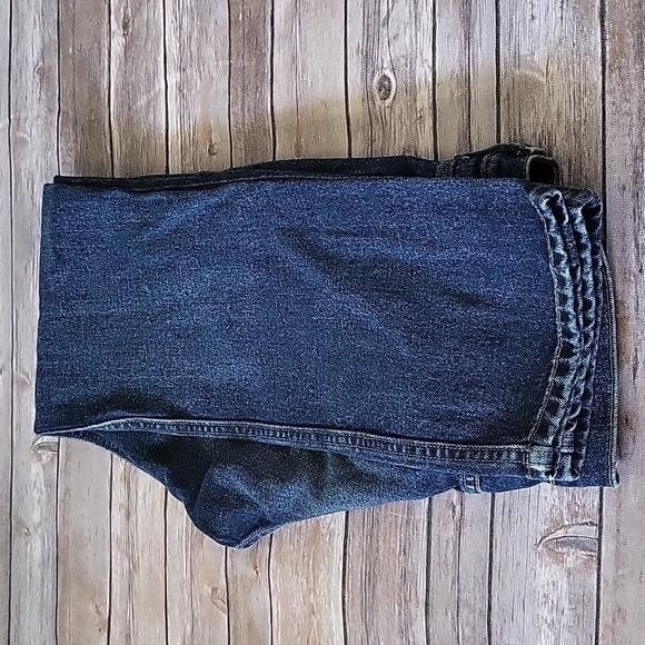 Levi's 502 dark wash regular taper sample jeans with 32.25" inseam - Picture 8 of 12